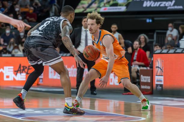 舆论漩涡 舆论漩涡