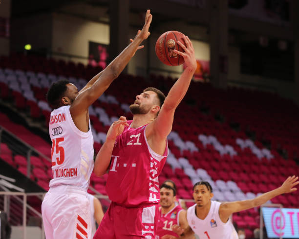 西蒙尼陷入 西蒙尼陷入